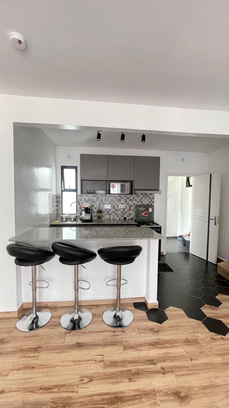 GL Luxe Suites kitchen